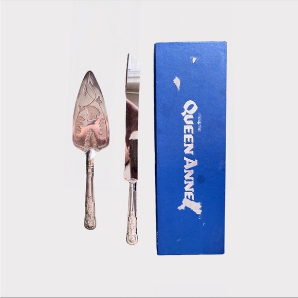 VINTAGE | Queen Anne Wedding Cake Sever and Knife - Picture 2 of 5